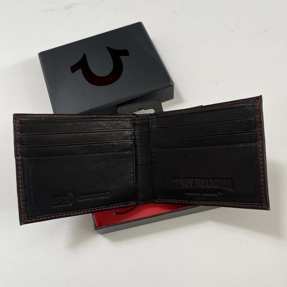 TRUE RELIGION Black Leather Bifold Wallet Red Logo Boxed RFID Gift for Men NWT - Picture 4 of 7